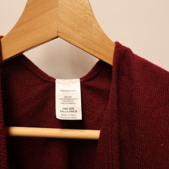 100 % Acrylic Cape Fringe Bottom Open Front Cranberry One Size - Picture 2 of 16